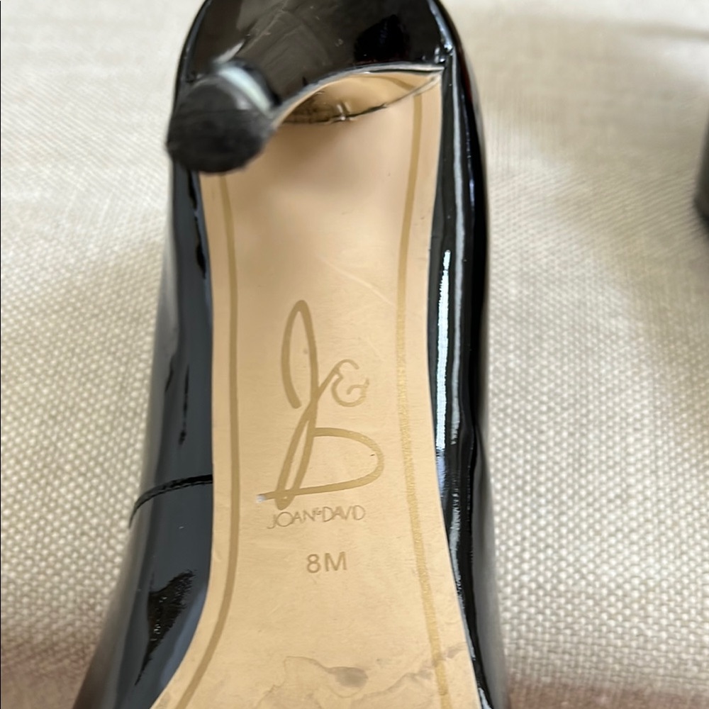 Black and Red High Heeled Pumps - Picture 3 of 5